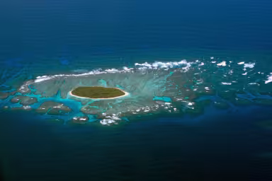 Eine der Inseln von Tonga aus der Luft