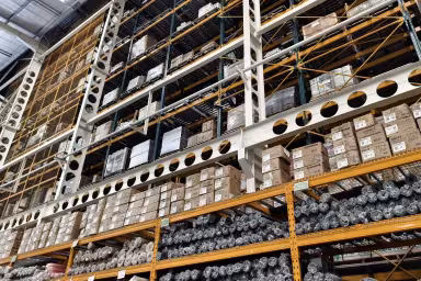 Rohstoff- und Bauteilelager