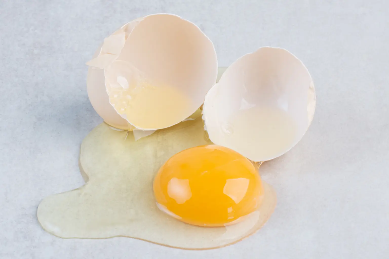 singleeggbrokenopenmarbletable 2q0